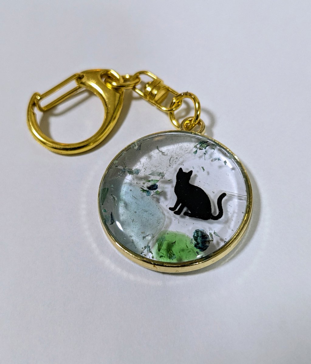 DreamyC12395's tweet image. 海岸で見つけた小さなシーグラス。
きれいに光るのは、誰かが気づいてくれるのを待ってたからかも。
そんなふうにして、大切は見つかる。
#ちいさな宝物 #DreamyCatCloset
#TinyTreasure #FoundBeauty