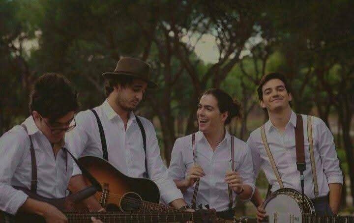 lasgafasdevilla's tweet photo. No importa cuántas bandas escuche, Morat siempre será mi banda favorita toda la vida 🥰 https://t.co/DPPFWYPtpa
