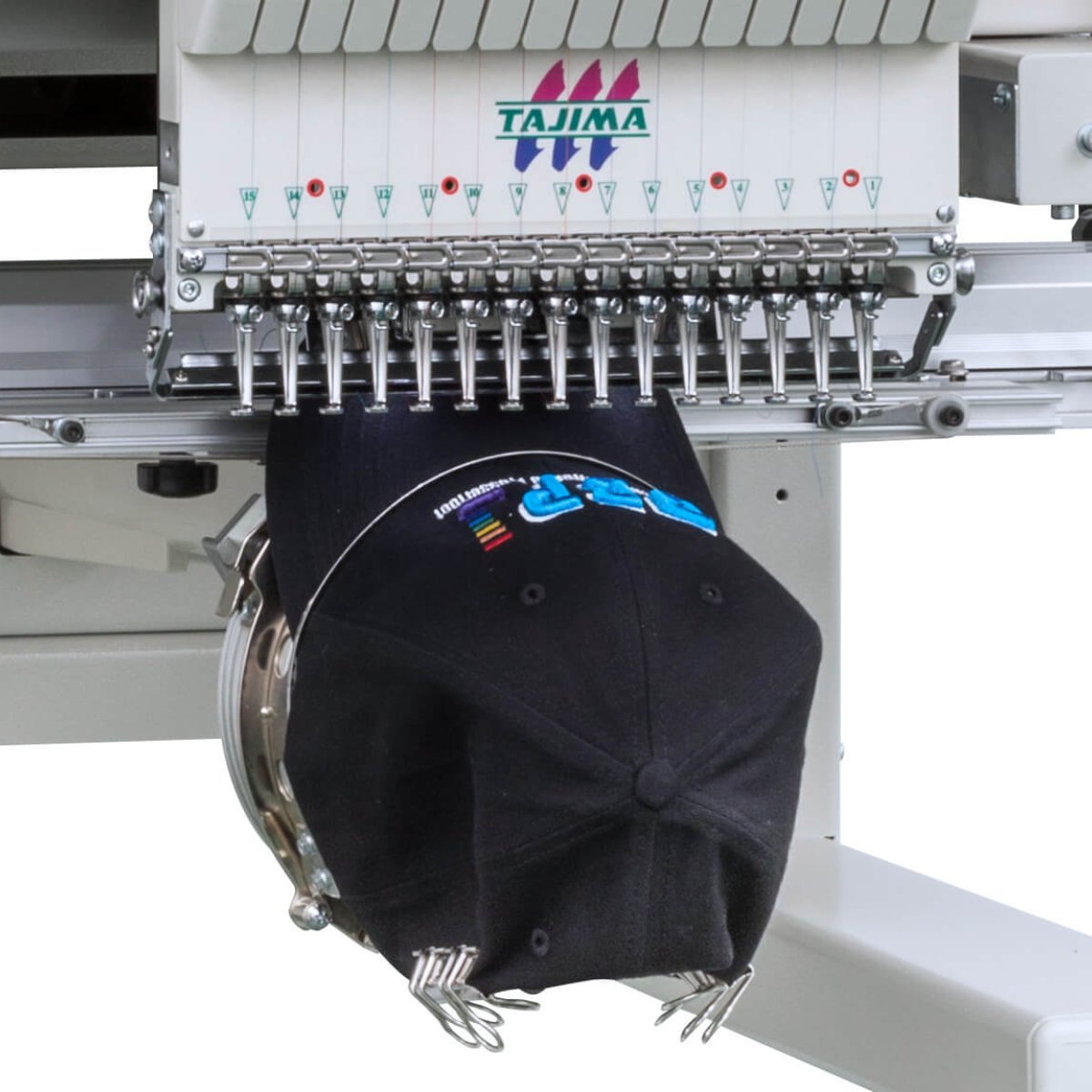 studioauriga's tweet photo. Grazie a un’asta di stabilizzazione e a tre ganci di sicurezza, il telaio cappelli conferisce precisione al processo di personalizzazione ad alta velocità, non solo su cappelli, ma anche su abbigliamento per bambini, maniche e taschini. Più info👉 https://t.co/G6gDTnZkrz https://t.co/tFJzcdbDVg