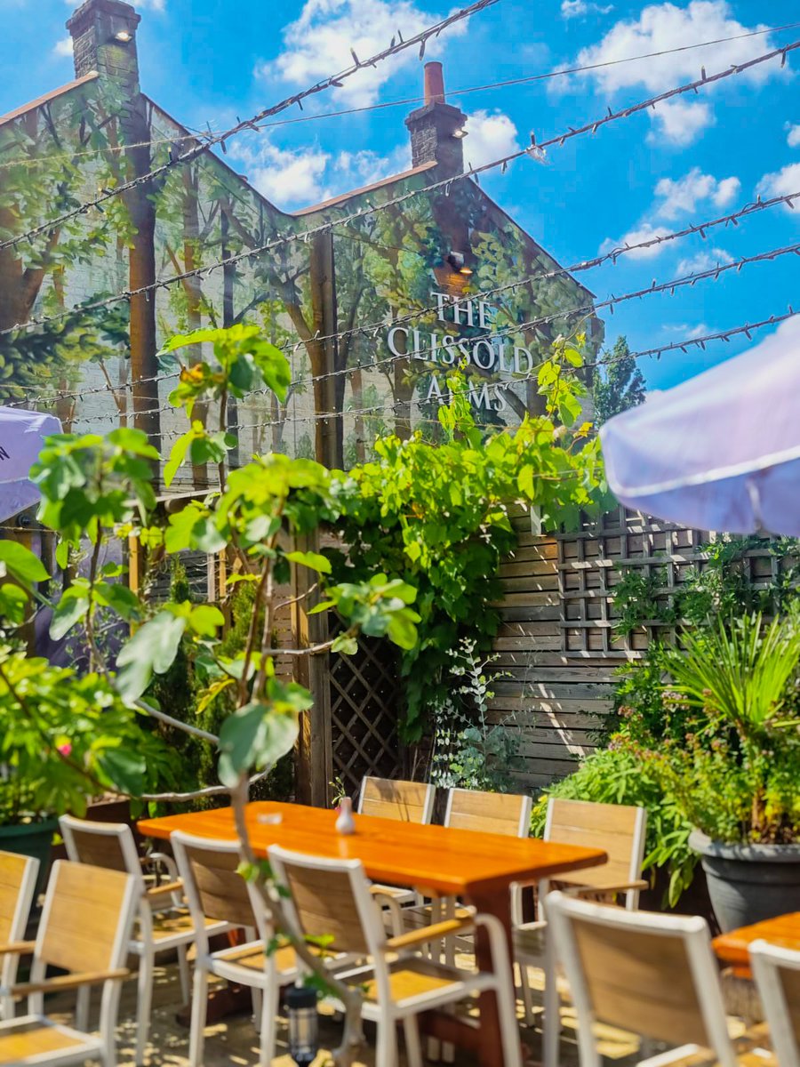 Whether you're chasing the sun, seeking the shade, yearning for an evening under the fairy lights, or simply need to beat the heat with some refreshing AC, we have an incredible array of dining experiences waiting for you. 🍨🍹 There’s nothing like the joy of al fresho dining!