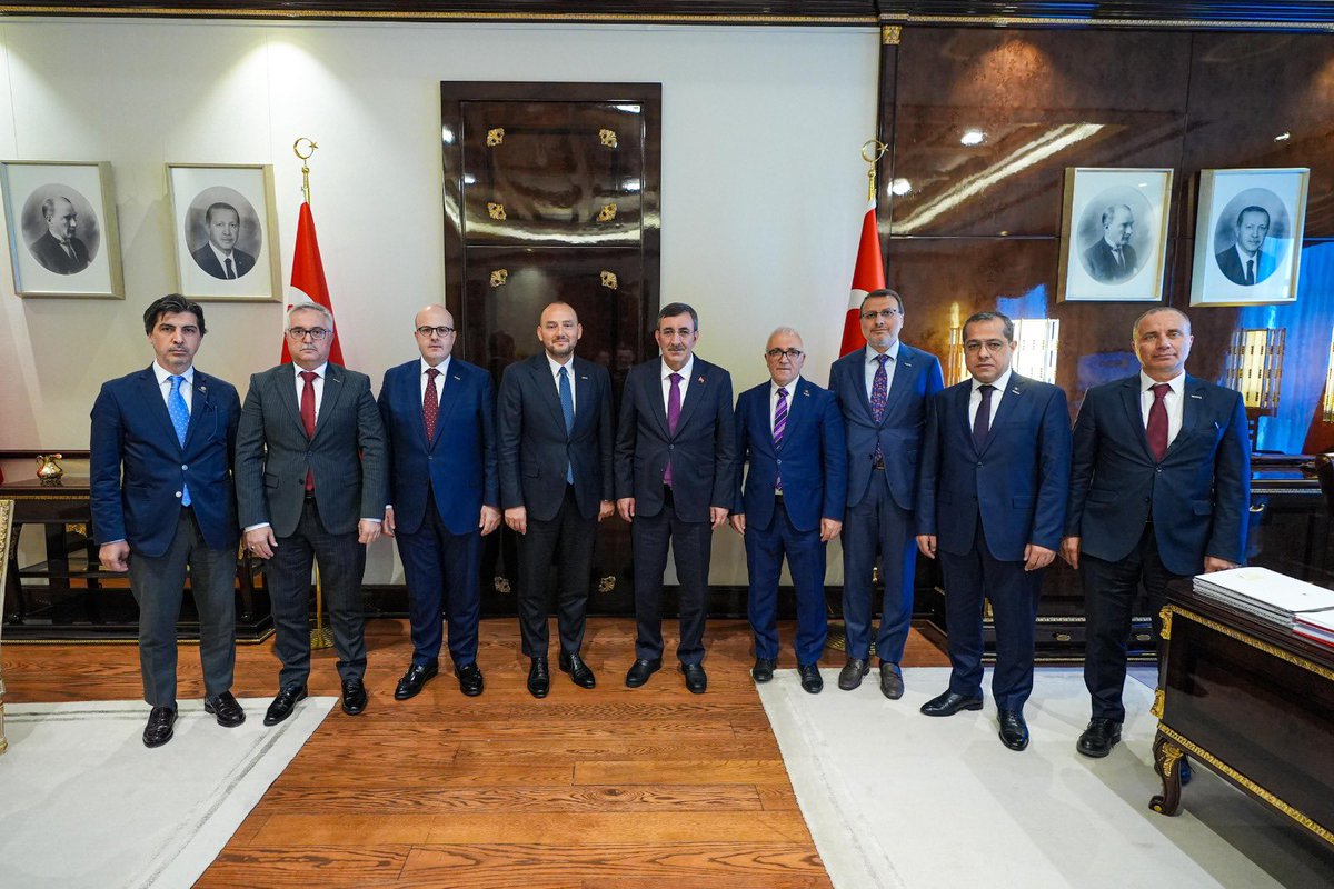 Burhan Özdemir (@burhanozdemirtr) on Twitter photo Bugün, Cumhurbaşkanlığı Külliyesi’nde Türkiye Cumhurbaşkanı Yardımcımız Sayın Cevdet Yılmaz (<a href="/_cevdetyilmaz/">Cevdet Yılmaz</a>) ile bir araya geldik.
Ziyaretimizde, MÜSİAD olarak üyelerimizin beklenti ve önerilerini, yatırım ortamının güçlendirilmesine yönelik çözüm tekliflerini ve ekonomimizin Bugün, Cumhurbaşkanlığı Külliyesi’nde Türkiye Cumhurbaşkanı Yardımcımız Sayın Cevdet Yılmaz (<a href="/_cevdetyilmaz/">Cevdet Yılmaz</a>) ile bir araya geldik.
Ziyaretimizde, MÜSİAD olarak üyelerimizin beklenti ve önerilerini, yatırım ortamının güçlendirilmesine yönelik çözüm tekliflerini ve ekonomimizin