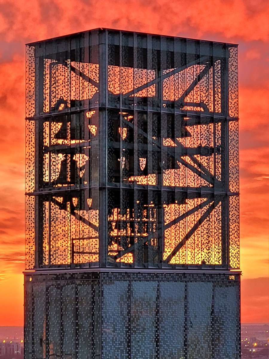 🎵 This summer, let yourself be enchanted by the sounds of our carillon. Our open-air concerts are the perfect opportunity to pause and enjoy a musical moment in an inspiring setting.

These concerts are free and open to all. 

➡️ Schedule:saint-joseph.org/en/patrimony/
