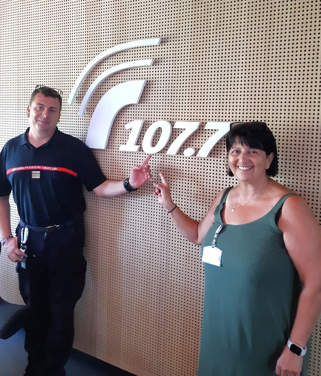 sdis84's tweet photo. En cette période de #canicule et #risquefeuxdeforet des spots de #prevention ont été enregistrés grâce à @Radio1077  pr vs donner les bons conseils à suivre tout au long de votre trajet. Un grand merci pour son aide et son accueil au studio ! @VINCIAutoroutes https://t.co/1zRkMJ14JF