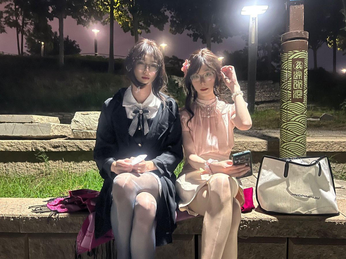 享受陪屿老师出门的每一分钟~
<a href="/uYuxxx16/">屿</a> 
#男娘 #伪娘 #伪街 #jk