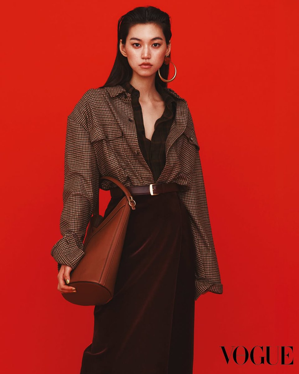 WekiMeki_sns's tweet photo. 250702 [INSTAGRAM POST]
❄ fantagio_official
[#PIC] #KIMDOYEON #VogueHongKong #JulyIssue

From soft Doyeon🫧 to intense Doyeon😎
We are revealing the pictorial of Kim Doyeon, who decorated the cover of the July issue of Vogue Hong Kong with her thousand faces❤️ https://t.co/gawPL2bVnb