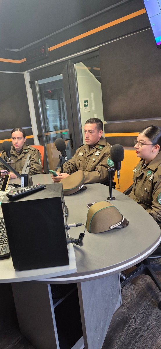 Estamos en <a href="/FmQuieroChile/">Radio Fm Quiero</a> dando a conocer los requisitos para postular a la <a href="/EscuelaCarab/">EscuelaCarab</a> 
⬇️⬇️AQUÍ puedes encontrar más antecedentes del Proceso de Admisión 2026 y prepárate para dar el primer paso hacia una carrera con vocación de servicio. escuelacarabineros.cl