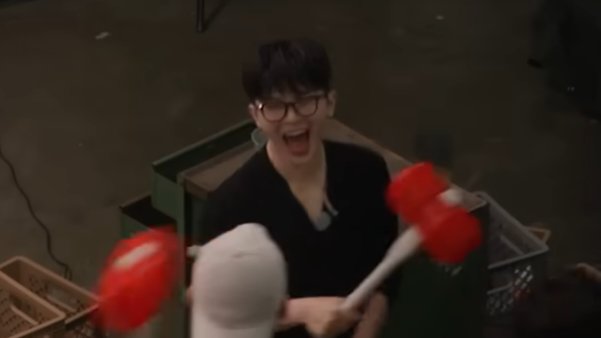howoosol's tweet photo. jihoon burst out laughing https://t.co/SWkk6a6UmF
