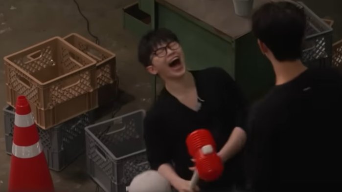 howoosol's tweet photo. jihoon burst out laughing https://t.co/SWkk6a6UmF