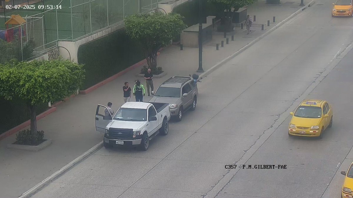 ATM_Transito's tweet photo. 🚨#ATMinforma | Se visualiza un #Siniestro de tránsito en Av. Pedro Menéndez Gilbert, cerca de la Ciudadela FAE, sentido hacia el Puente de la Unidad Nacional. 

👮Nuestras unidades de #ATM están atendiendo la novedad en el sitio. ¡Precaución al transitar! 

Foto: #CCITT https://t.co/5xXpFa2DPh