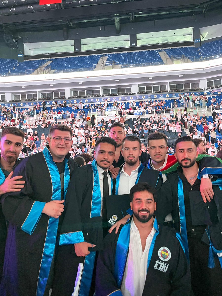 VEDA DEĞİL; MEZUNİYET!  

Grubumuzun emektar isimleri Emre Şire, Mert Tokgöz, Emir Yılmaz, Erdem Can Ülgener, Berkay Bilim, Mehmet Sefa Özdemir ve Gökhan Eren Karpuz kardeşlerimizin mezuniyetini canı gönülden kutluyor, bundan sonraki hayatlarında başarılar diliyoruz. 
#UNIGFB
