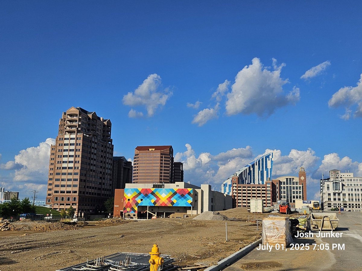 JoshJunker2's tweet photo. Quite possibly the most interesting and exciting project in the entire Cincinnati metropolitan area - Covington Central Riverfront.

Then - Former IRS Facility. 
Now - 23 acres for an entirely new mixed use neighborhood. Hundreds of apartments, office, hotel. New Street grid.
👀 https://t.co/k8TqP2JHpq