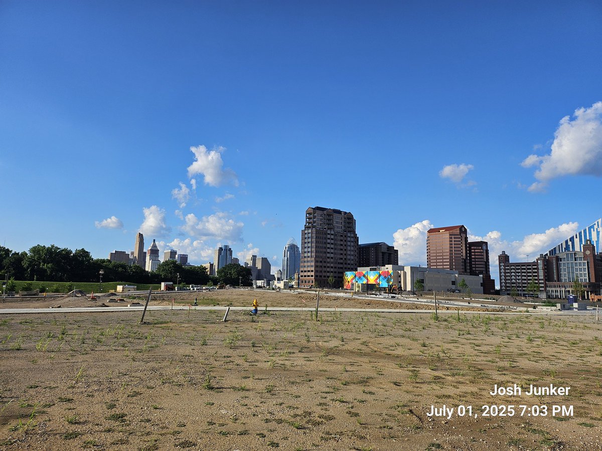 JoshJunker2's tweet photo. Quite possibly the most interesting and exciting project in the entire Cincinnati metropolitan area - Covington Central Riverfront.

Then - Former IRS Facility. 
Now - 23 acres for an entirely new mixed use neighborhood. Hundreds of apartments, office, hotel. New Street grid.
👀 https://t.co/k8TqP2JHpq