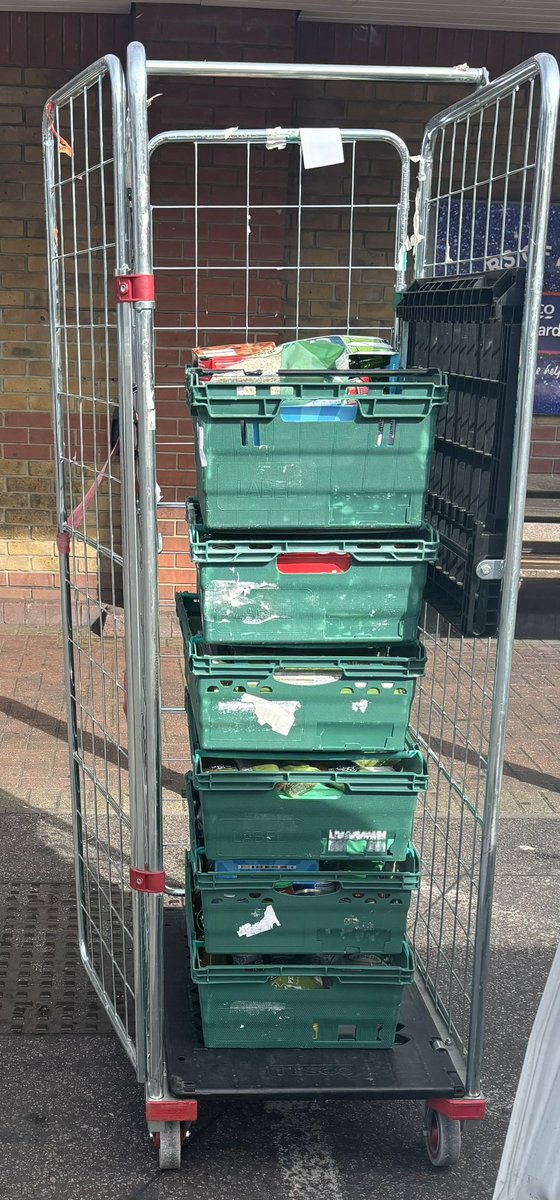 Recent food donation from @TescoLeyton to <a href="/FeedStreetz/">Feed The Streetz</a> .🙏🏿