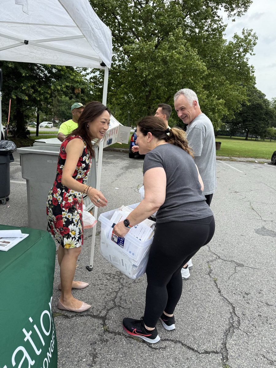 CMLindaLee's tweet image. Shredding is back in District 23! Stop by Cunningham Park to have your papers, bills, and sensitive documents discarded. The truck will be at the Cunningham Park lot off of Union Turnpike until 12PM!
