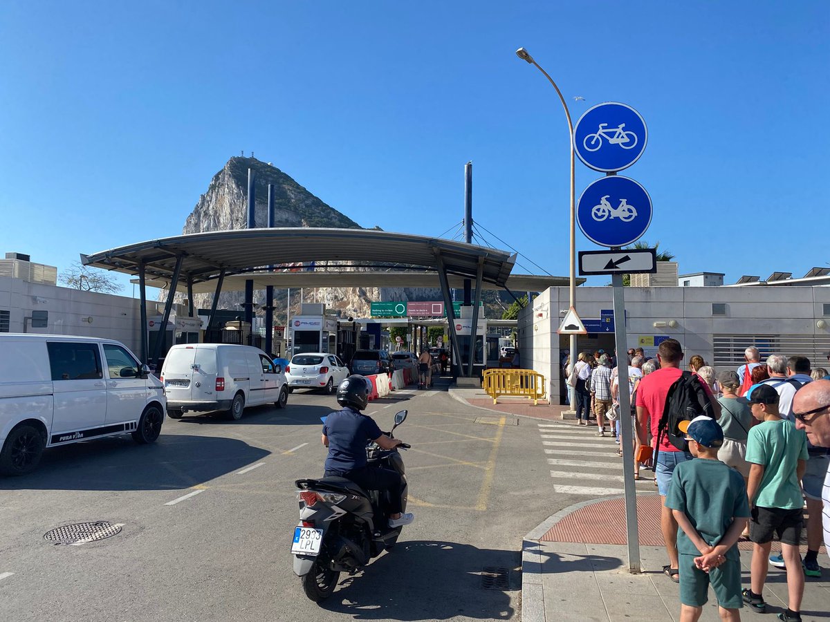 CamCar67's tweet photo. Crossing the border to The Rock #Gibraltar crossing the Airfield from La Línea de la Concepción #Spain https://t.co/3y3xkqCZT6