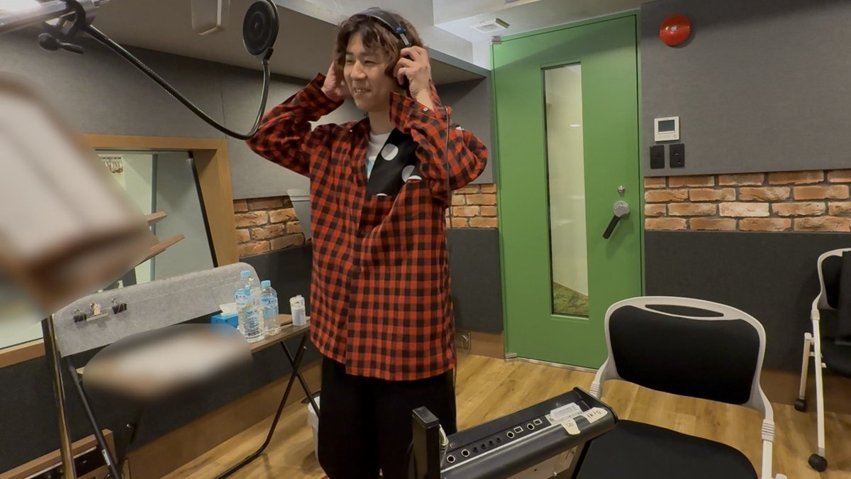 昨日は先週に引き続き
とあるレコーディングでした🎤✨

1枚目は
「いい感じかな？」

2枚目は
「いい感じだ！」

詳細はまだ先になってしまいますが
お待ちください！
全部めちゃくちゃかっこいい曲です😎✨

#レコーディング 
#隆成