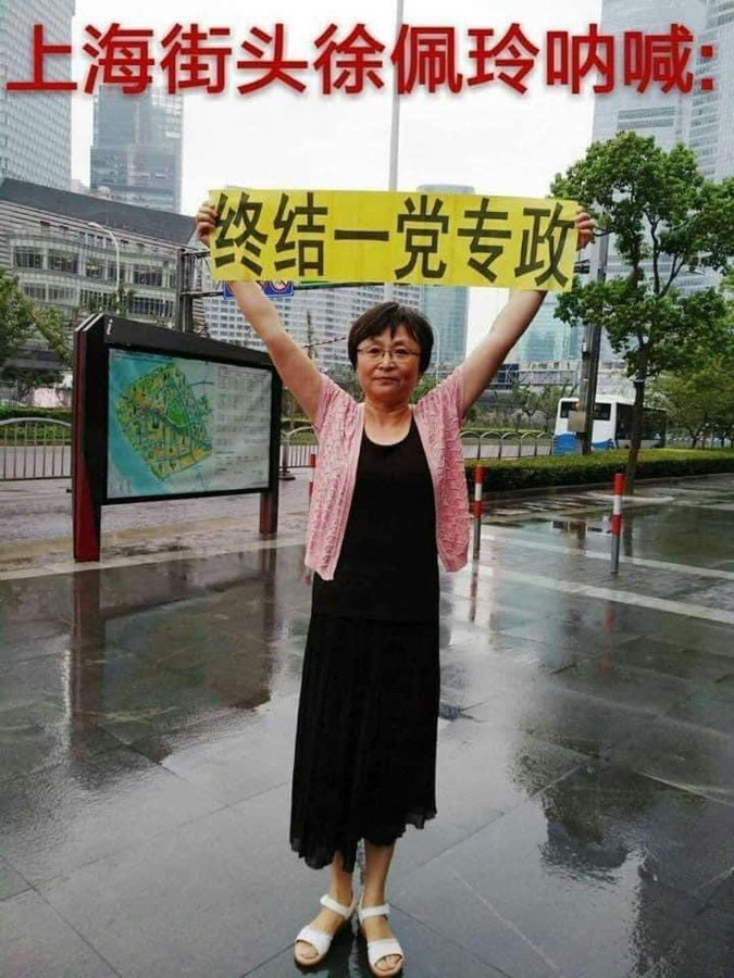 xu96175836's tweet photo. 經典回顧
提起中国政府共产党老百姓都咬牙切齿，烧香拜佛希望共产党赶紧在中国烟消云散，不要在迫害和绑架制造苦难给中国人民了。 https://t.co/UDymntiGNm