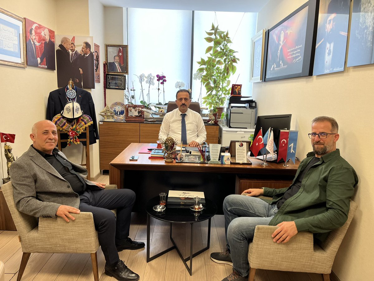 Kayseri Sarıoğlan Süt Üreticileri Birliği Başkanı Sn Lütfi Ünsal ve Birlik Müdürü Sn Ömer Yılmaz beylerin nazik ziyaretlerinden dolayı teşekkür eder, kıymetli başkanıma çalışmalarında başarılar dilerim 💐🇹🇷
#Kayseri #Sarıoğlan #Süt #Üreticileri #Birliği #Başkan #TSUMB