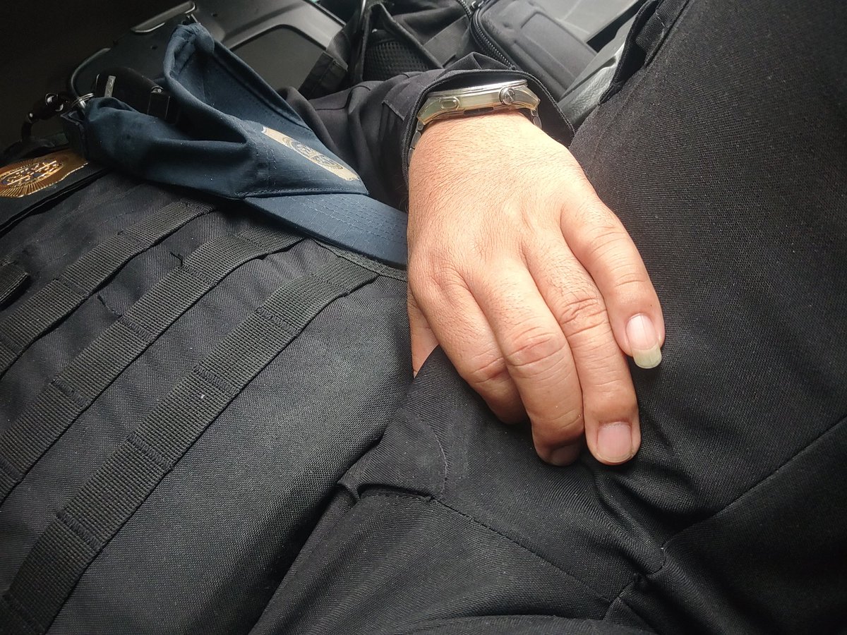 jakemartinez27's tweet photo. Se me anda poniendo dura a cada rato, será por el frío o por lo caliente que estoy...

🍑🍆🤤😋🤑🤑
Quien digo yo https://t.co/SvO6rW85n8