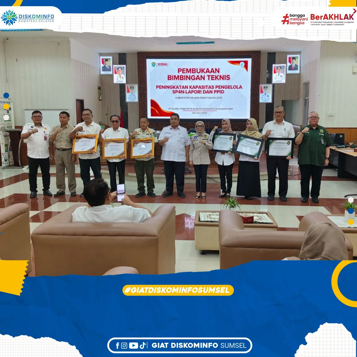 sumsel_maju's tweet photo. Kepala Dinas Komunikasi dan Informatika Prov. Sumsel, Rika Efianti,S.E.,M.M yang diwakili oleh Kasi PMIP, Azim Baidillah, S.H., M.H. Menghadiri Sosialisasi dan Bimtek SP4N-LAPOR! diLingkungan Pemkab Muara Enim. Bertempat (Ruang Pangrpita Nusantara Bappeda Muara Enim, 02/07/2025). https://t.co/y21uI8qVKB