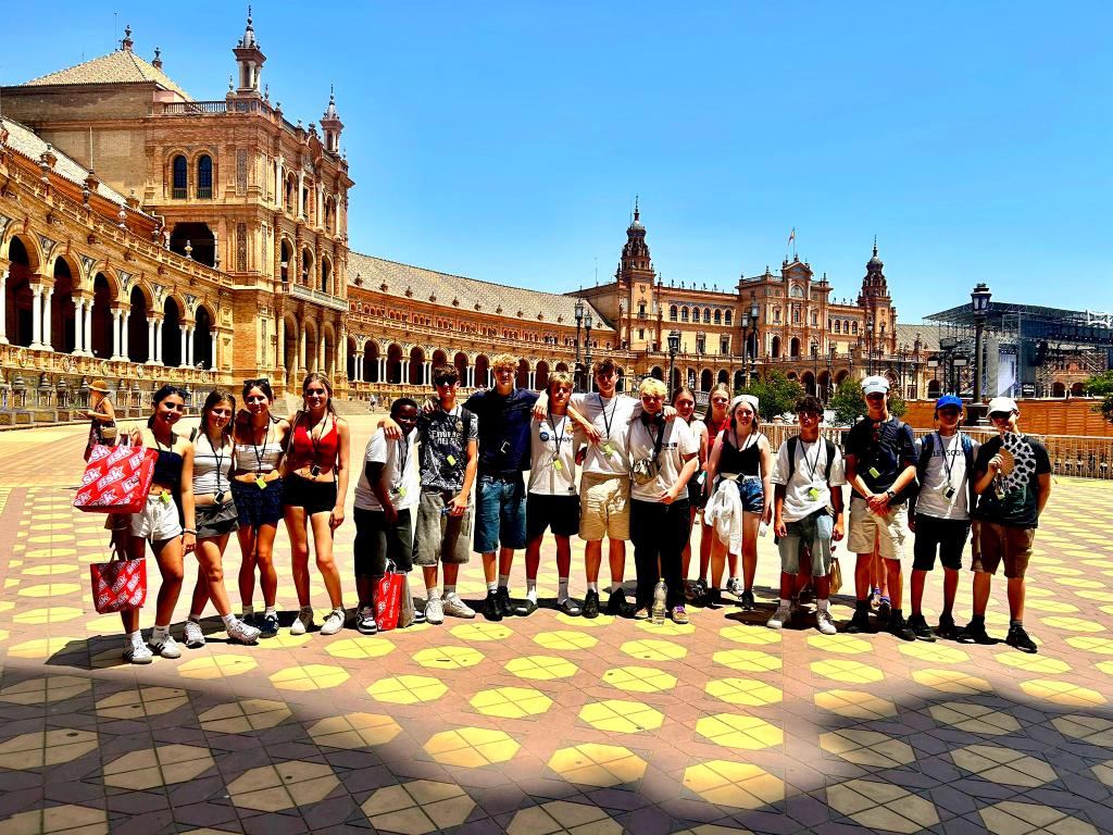 And we finished at the Plaza de España. Everyone was blown away by this amazing building 🤩