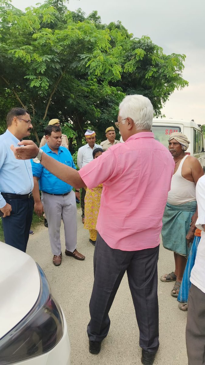 जिलाधिकारी महोदय द्वारा तहसील मेहदावल अवस्थित नदी बूढ़ी राप्ती का स्थलीय निरीक्षण किया गया। संबंधित अधिकारियों को आवश्यक निर्देश दिया गया।