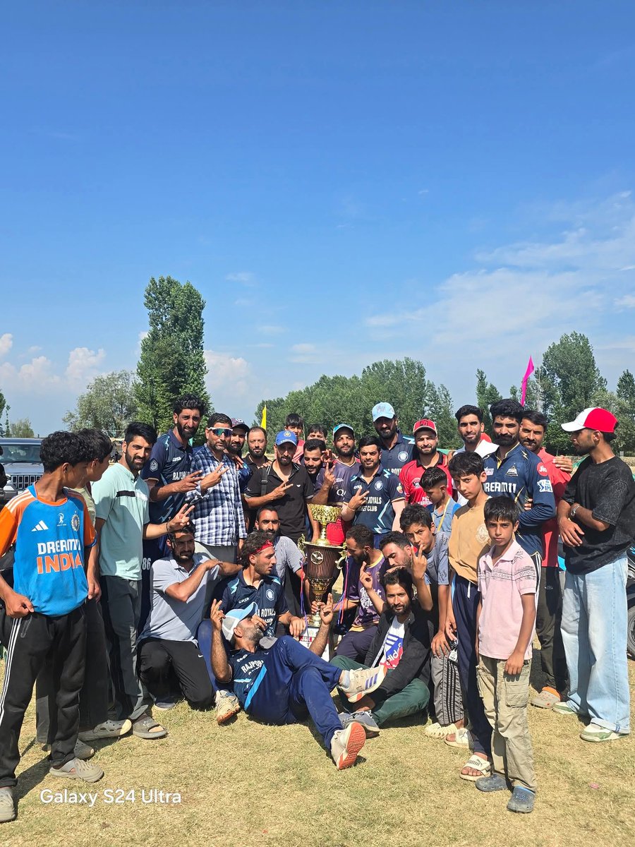 JaveedBhatNC's tweet photo. 🏆 Jeetne wali team ko mubarakbad!  zabardast performance jeet haasil ki RRC Rajpors👏team 2  par rahi unka bhi game lajawab tha next time best of luck! RCC Rahmoo
💪 Khiladi jitne ya haarne se nahi jazbe se pehchane jaate hain Salute to all players! 🙌 #Sportsmanship #Respect https://t.co/NYAt6khhEe