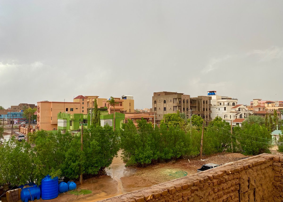 methamphtameen's tweet photo. it’s raining on my first day back in omdur ☔️😋❤️ https://t.co/o1FF3GOp4E