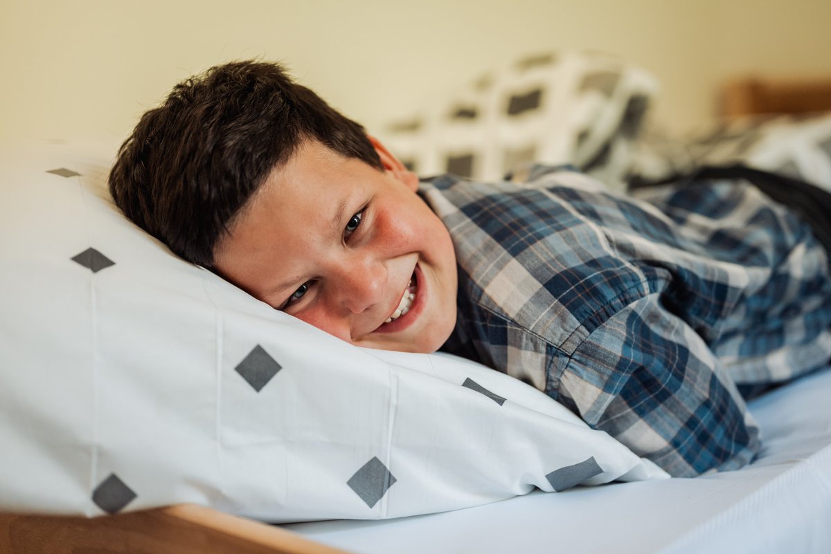 „Људи, имам своју собу!”

Усхићен је био мали Драган Ђурашиновић (12) код Новог Града због усељења у нову кућу.

Сутра објављујемо видео!