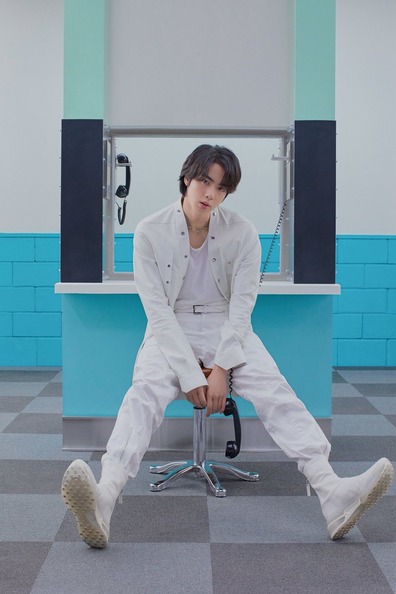 Wow Kim Seokjin looks so fine. a Prince 

#BTS #방탄소년단 #PTD_ON_STAGE_LIVE