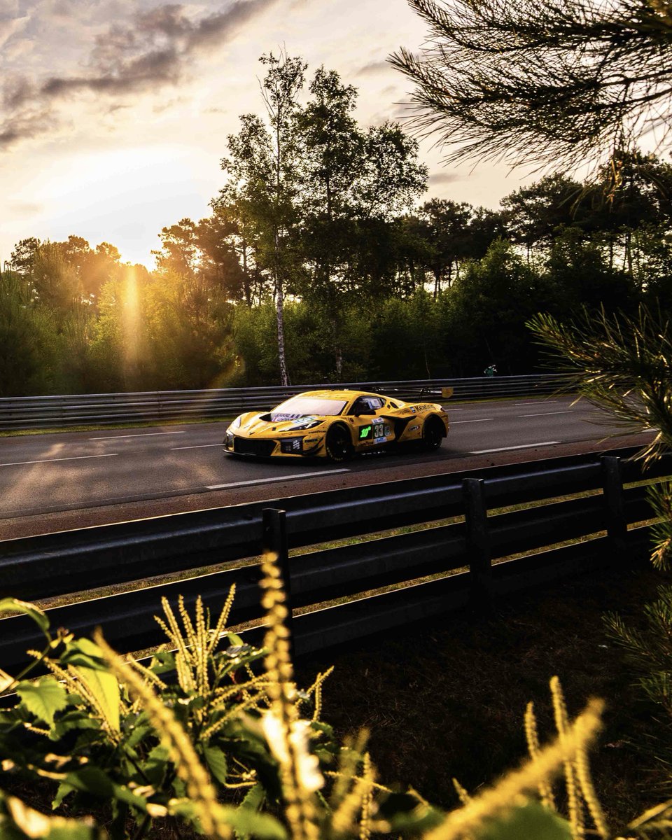 𝐺𝑜𝑙𝑑𝑒𝑛 ℎ𝑜𝑢𝑟 𝑎𝑡 𝐿𝑒 𝑀𝑎𝑛𝑠.
This week’s #WallpaperWednesday hits different. 🌅

📲 Dowload it now: pulse.ly/oriusoja1x

📸 Alexis Goure (ACO)

#LeMans24 #WEC