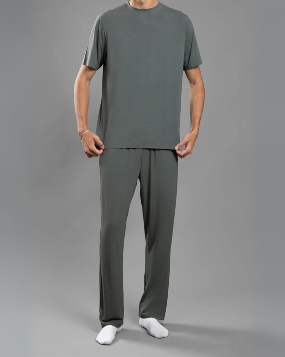 وصلت ملابس الراحة اللي تستحقها! 
مصنوعة من قماش البامبو الطبيعي : خفيف، ناعم، يخلي جسمك يتنفس.
متوفرة بعدة الوان 

فالي – راحتك تبدأ من هنا.
📱 Faly.me

#فالي #بجامات_فالي #ملابس_نوم #بجايم_رجالية
 #راحة_تلبسها #الرياض #السعودية