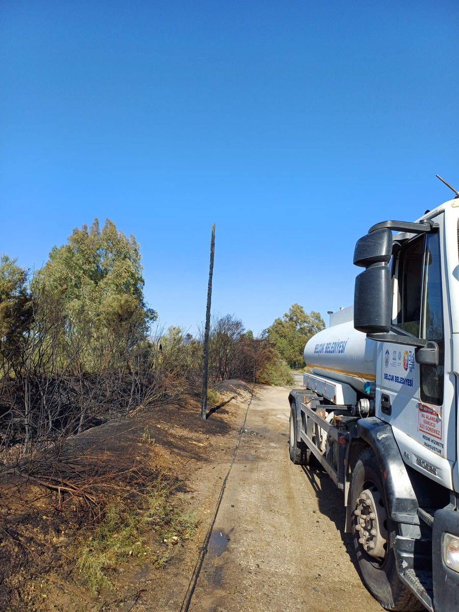 İlçemiz sınırları içerisinde, Pamucak Kavşağı yakınlarındaki otluk alanda çıkan yangına belediyemize ait su tankerimizle destek verdik. Ekiplerin hızlı müdahalesi sayesinde kısa sürede kontrol altına alındı. Tüm halkımıza geçmiş olsun dileklerimizi iletiyoruz.