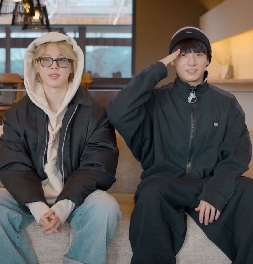 kooessesd's tweet image. hi!! i decided to rest, don't think i stopped loving jikook. i will continue to be an extra in their little world and be there for them, just quieter. at least for a while, i'll have to pull myself together. take care of yourself and have lots of jikook days guys, luv u 🫶🏻
