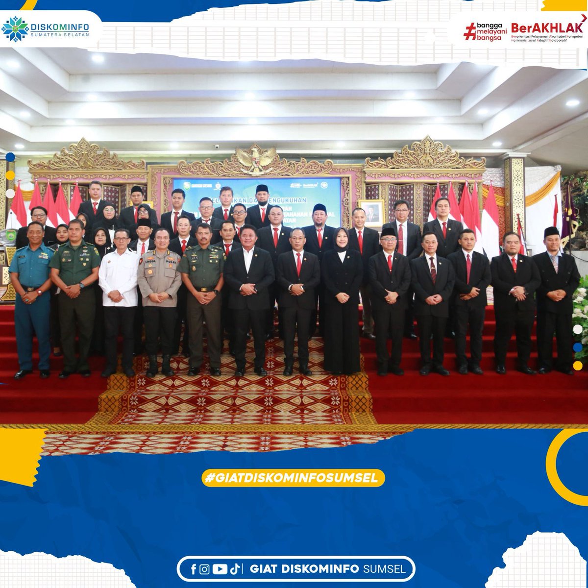 sumsel_maju's tweet photo. Kadis Kominfo Prov. Sumsel, Rika Efianti, SE, MM beserta Kasi Pengembangan Aplikasi Muhammad Sandhi, S.Kom.,https://t.co/OCATCgXM0R menghadiri pelantikan dan pengukuhan DPD IKAL LEMHANAS Sumsel Masa Bakti 2025 - 2030 di Griya Agung, (Rabu, 2/7/2025) https://t.co/r7MTnyKmYU