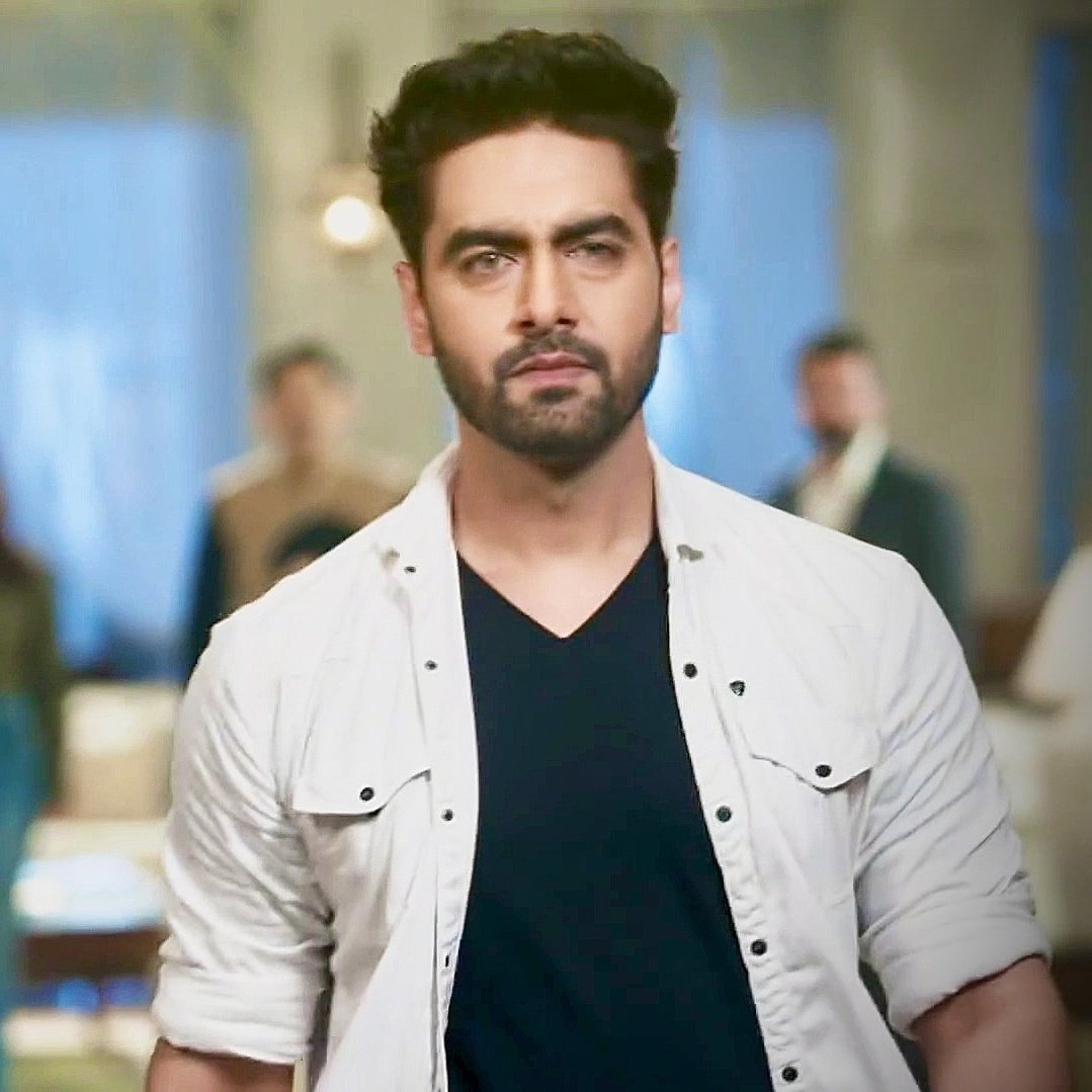 OFCRohitPurohit's tweet image. ****ACTIVITY ALERT*****
Quote your favorite Armaan outfit from the current episodes/old episodes , Rohit is absolutely slaying in all fits 🔥 

Do use hashtags 
[#RohitPurohit #armaanpoddar #yrkkh]