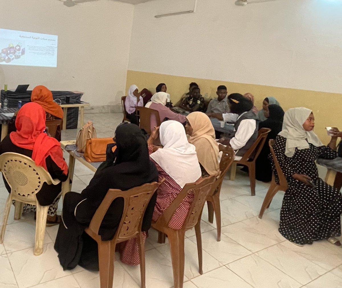 UNDP_Sudan's tweet image. In #PortSudan, 30 journalists attended a training on conflict-sensitive reporting, misinformation & hate speech.
Supported by @UNPeacebuilding, parts of the training will also air on community radio, showing how media can be a force for peace, not division.