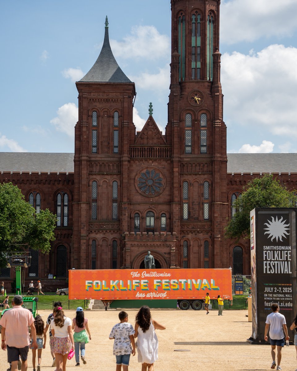 SmithsonianFolk's tweet image. Welcome to Day 1 of the #2025Folklife Festival! ☀️
Read words of welcome from Festival Director Sabrina Lynn Motley on the Festival Blog: s.si.edu/4kim2KE