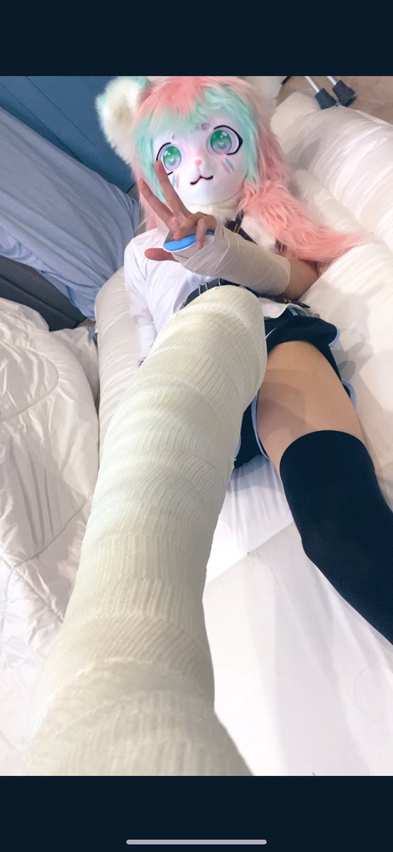 I need you to care about my leg.

#Catboy #Fursuit #LegCast #LongLegCast #LLC #CastFetish #FootFetish #BrokenLeg #SchoolBoy #YamiKawaii #InjuredBoy #猫男孩 #石膏控 #骨折控 #受伤男孩 #病娇 #美少年 #制服少年 #足控 #腿控 #可怜系