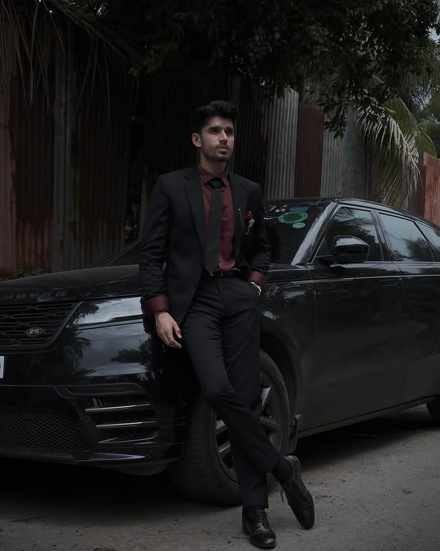 parasxgrace's tweet photo. in his grumpy billionare era 🖤
#ParasKalnawat #Parineetii https://t.co/kmk4eAV3PX