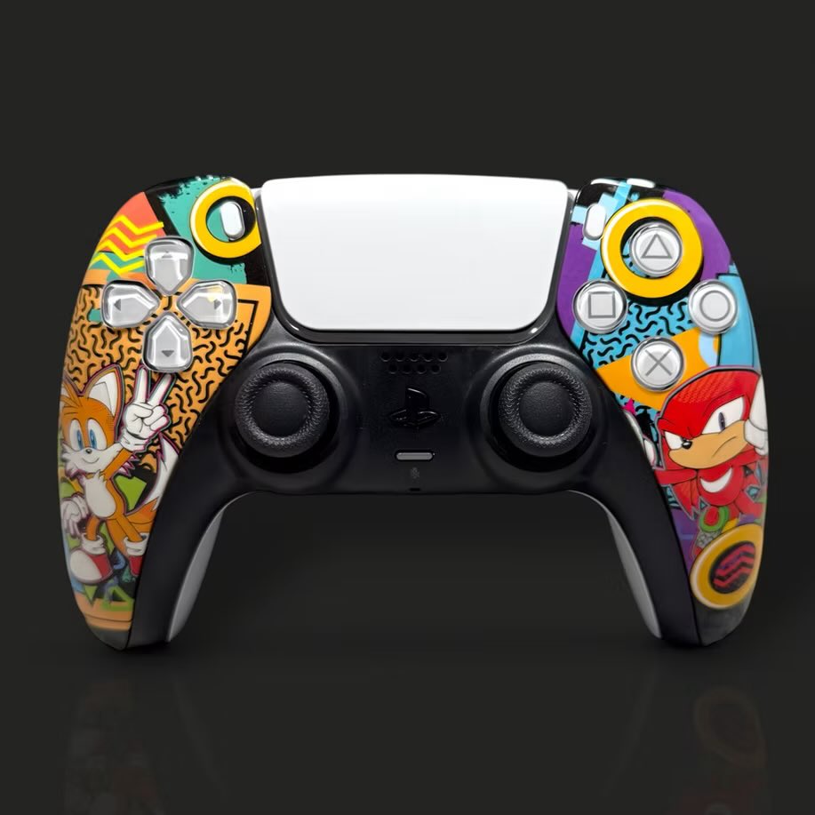 SnazzySonic's tweet image. Correct me if I’m wrong but aren’t these the ONLY Sonic PS5 controllers in existence? And there’s 2 with only 1 that actually has Sonic on it?
Meanwhile there’s been plenty of Sonic Switch and Xbox controllers… remember the fuzzy Sonic 2 controllers?