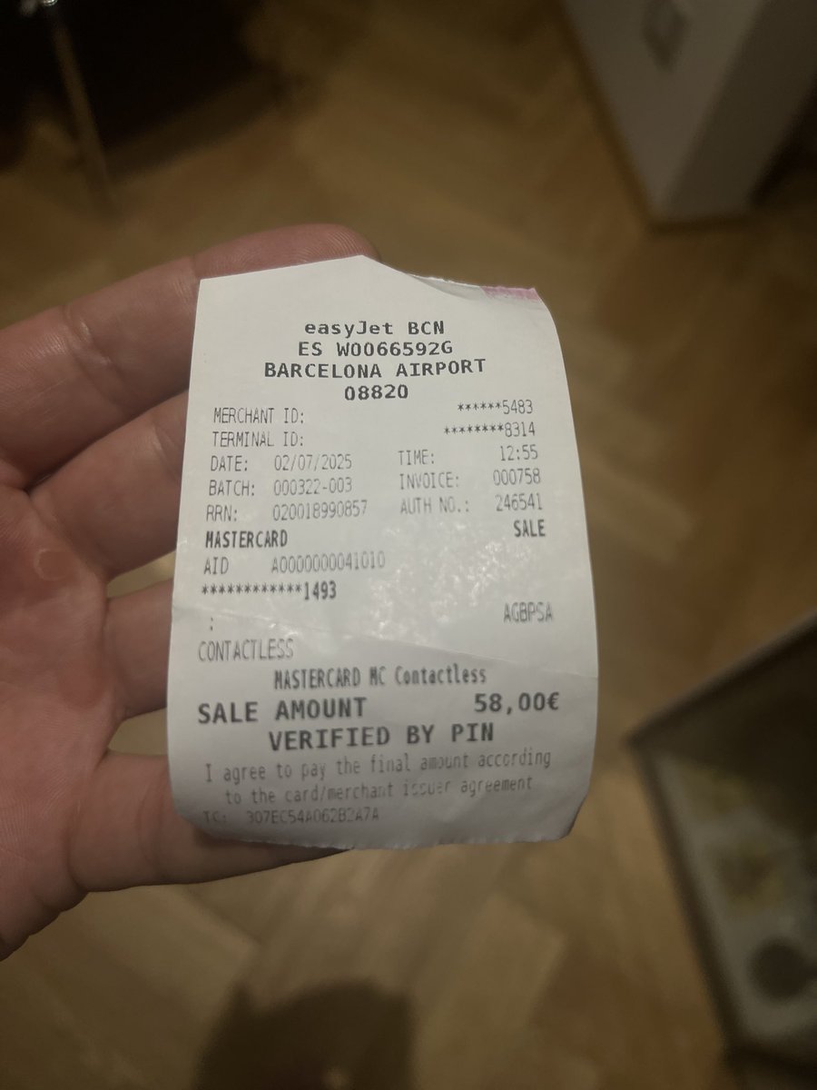 valdoextra's tweet photo. Awful experience today with @easyJet charged me 58euros for my pedalboard bag that I always use as hand luggage that fits under the seat.They didn’t believe me and charged me saying that I would have missed my flight otherwise.
#easyjet #CustomerService #awfulexperience #luggage https://t.co/J4bQmWRRqz
