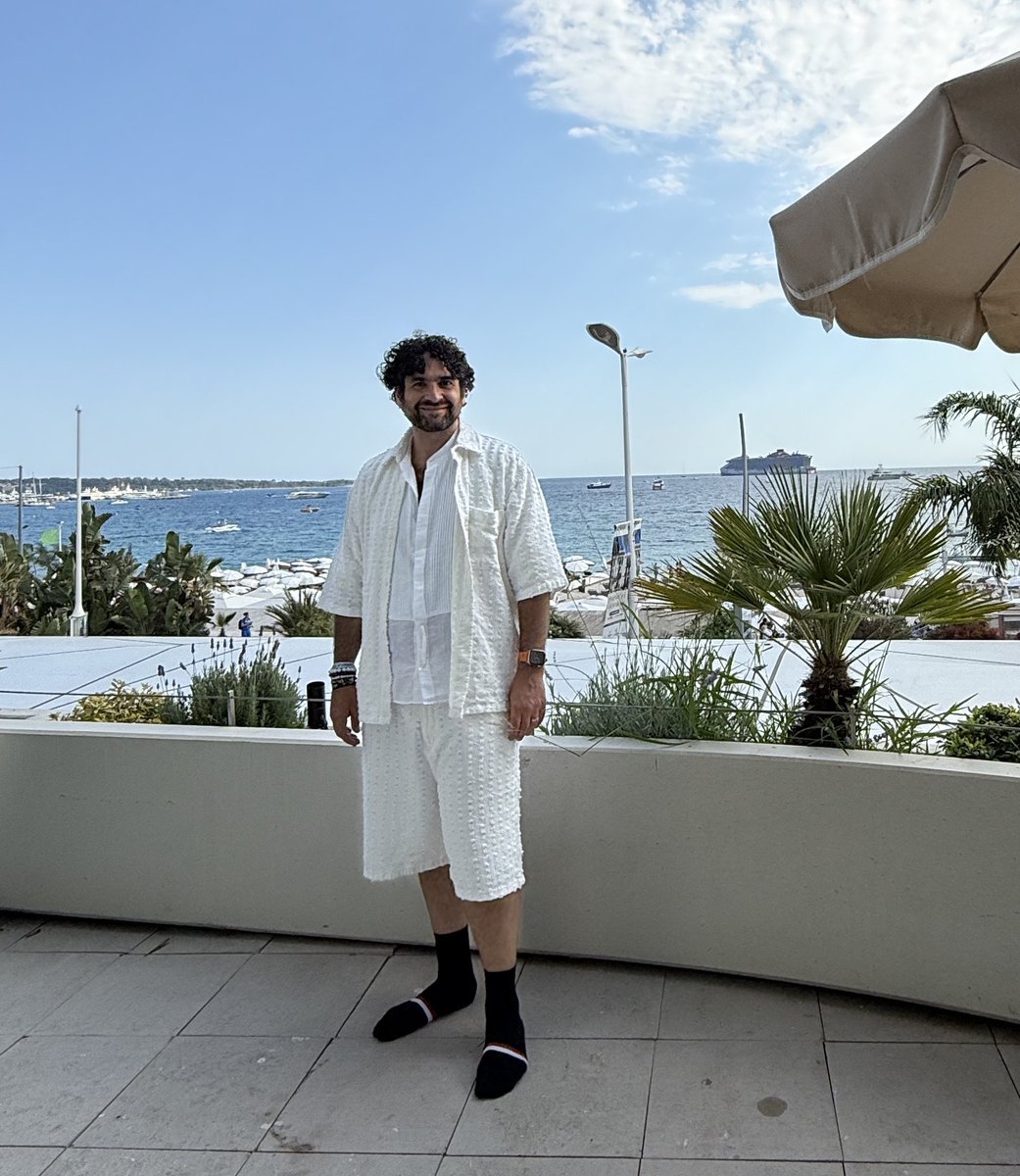 Philfog's tweet image. Which outfit should I wear to the @raave white party tonight at @EthCC ?!?