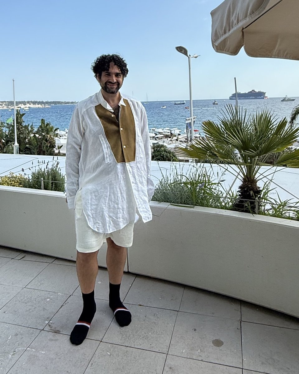 Philfog's tweet image. Which outfit should I wear to the @raave white party tonight at @EthCC ?!?