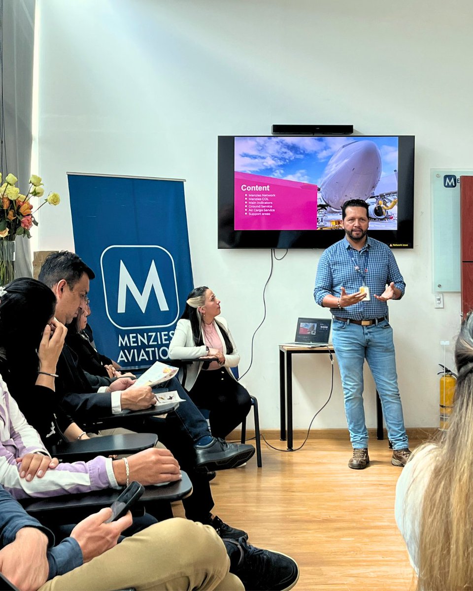 ✈️¡Nuestro comité de sostenibilidad llegó a su edición #5, en un espacio poco común!

🍃¿Alguna vez has estado en el terminal de carga de <a href="/BOG_ELDORADO/">Aeropuerto El Dorado</a>? En esta edición, nuestro comité de fue invitado por  Air France KLM Martinair Cargo.

👀Más detalles: linkedin.com/company/hollan…