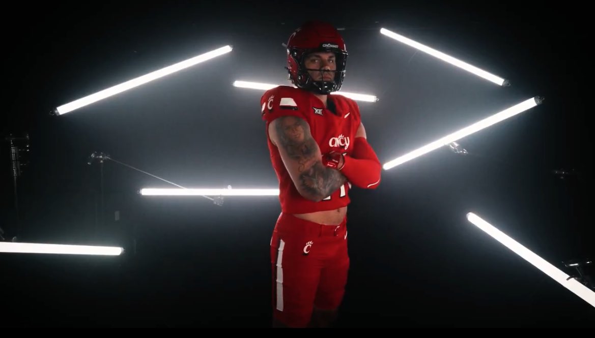 New uniforms for Cincy 👀

🔥 or 🗑️ ??