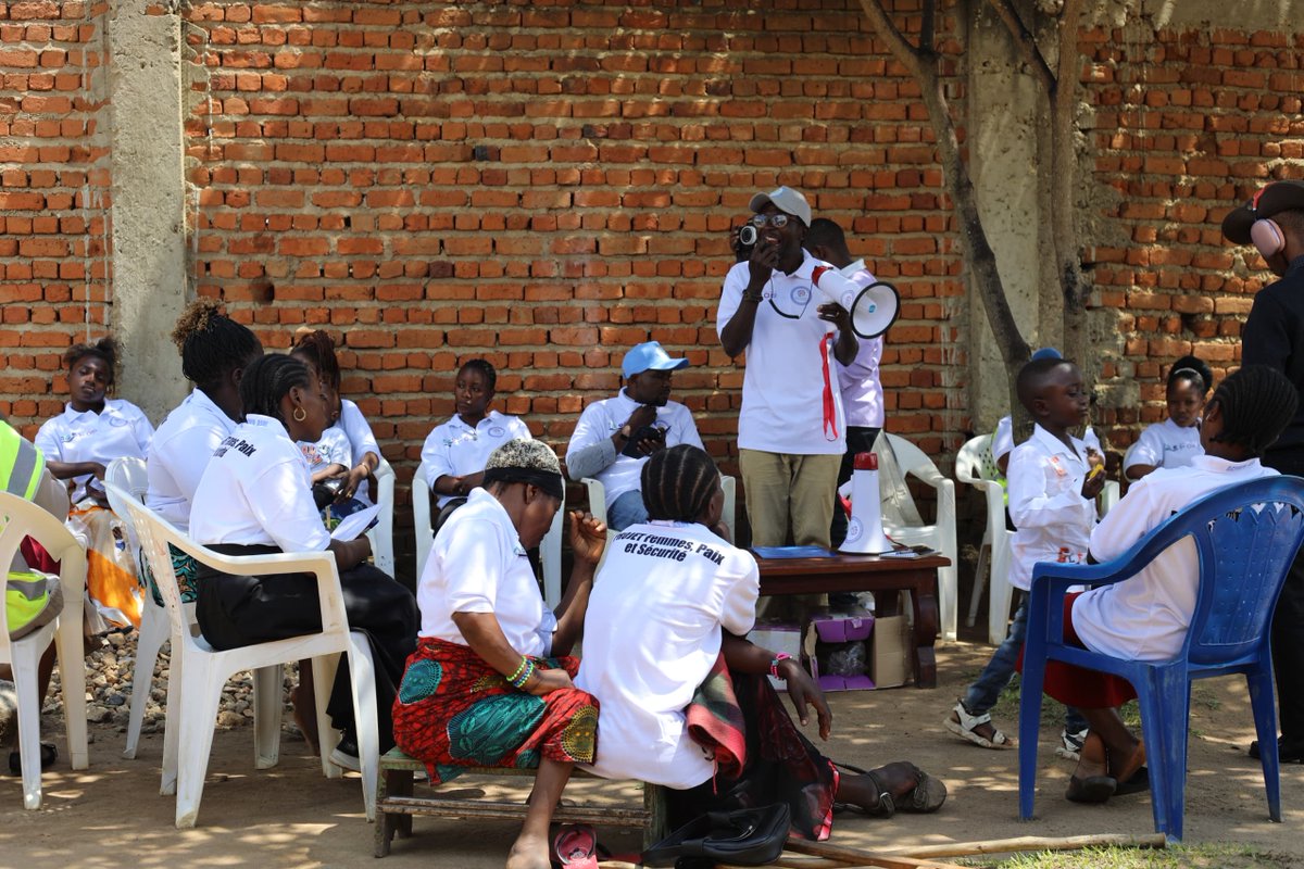 ffcrdc's tweet image. Dans le cadre du projet #FemmesPaixSécurité en Afrique centrale financé par @AFD_France, l’ACPDPH, avec le soutien du fonds pour les femmes congolaises , a sensibilisé à Beni les femmes handicapées déplacées et leurs familles .
Au cœur des échanges :
- La lutte contre les…