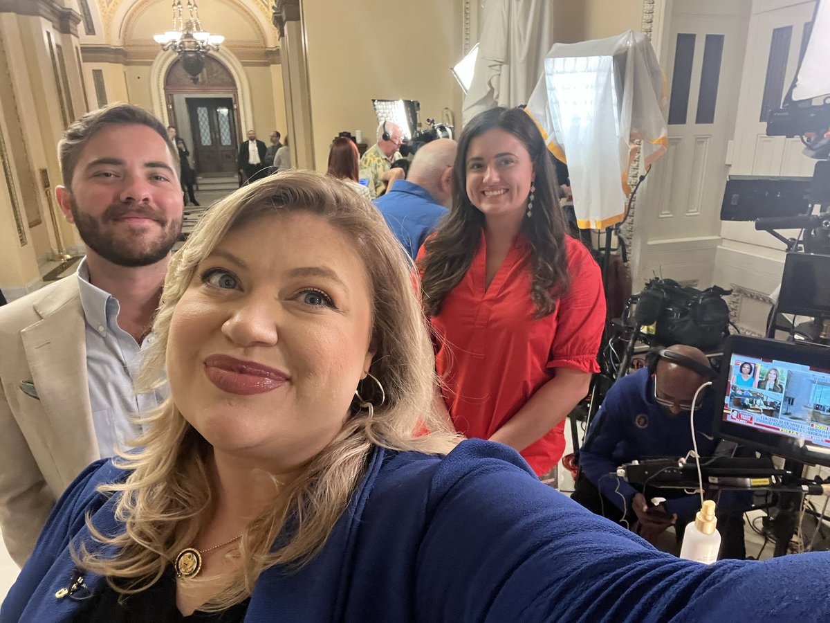 Kat Cammack = Present! ✅
No amount of death threats, crazy bad weather, airline shenanigans or being 8 months pregnant is gonna stop me from voting!