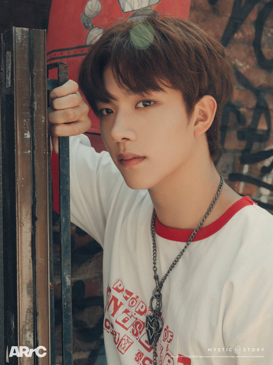 official_arrc's tweet photo. ARrC (아크) [𝗛𝗢𝗣𝗘] Photo Drop #1
#HYUNMIN #현민 

ARrC the 3rd mini album [𝗛𝗢𝗣𝗘]
👹2025.07.16 WED 6PM KST

#ARrC #아크
#HOPE
#COMEBACK #250716_6PM https://t.co/5eyZvy77tJ