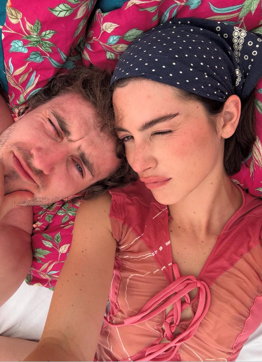 urfavpookieee's tweet image. gotta love when pretty people get together